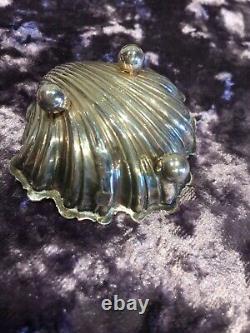 A Cased Pair Of Chester Hallmarked Silver Scallop Shell Salts