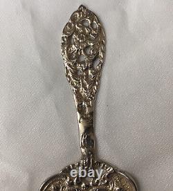 1891 Nathan & Hayes Solid Silver Pierced Cherub Design Bon Bon Spoon. Réparé