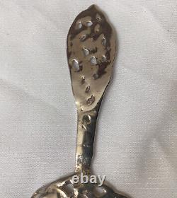 1891 Nathan & Hayes Solid Silver Pierced Cherub Design Bon Bon Spoon. Réparé