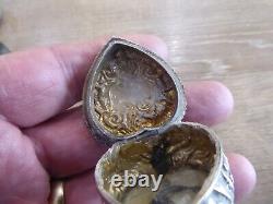 Boîte à pilules en argent massif de forme cœur antique de l'époque victorienne datant de 1896