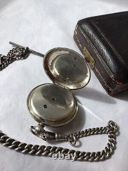 Montre de poche en argent de l'époque victorienne tardive avec chaîne Albert et boîte vers les années 1890.