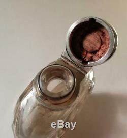 Un Antique'leuchars Silver & Facettes Verre Hip Flask Avec La Coupe De Londres 1889