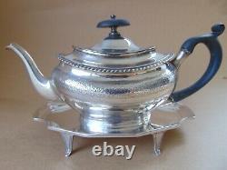 Victorian Sterling Silver Crest Teapot Stand Londres 1897